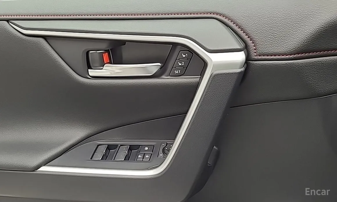 Фото 14 - Toyota RAV4