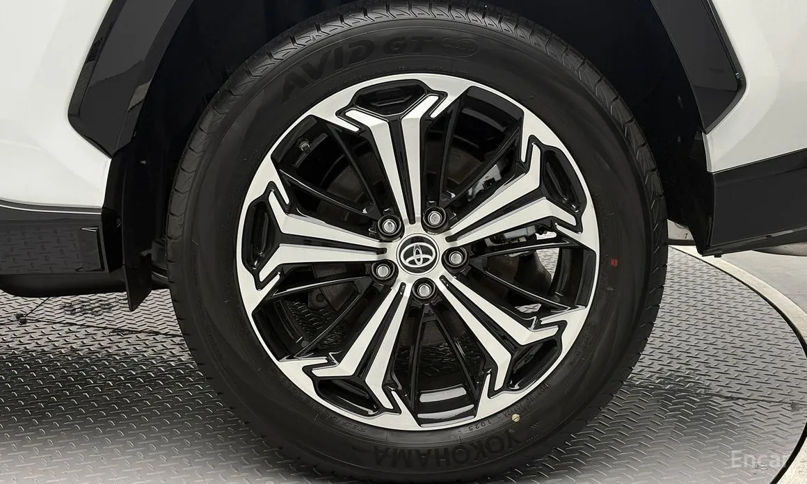 Фото 5 - Toyota RAV4