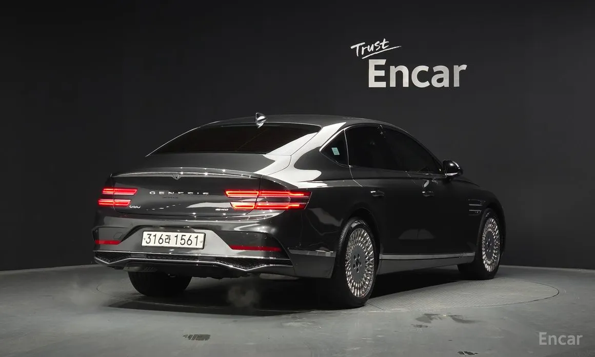 Фото 2 - Genesis G80