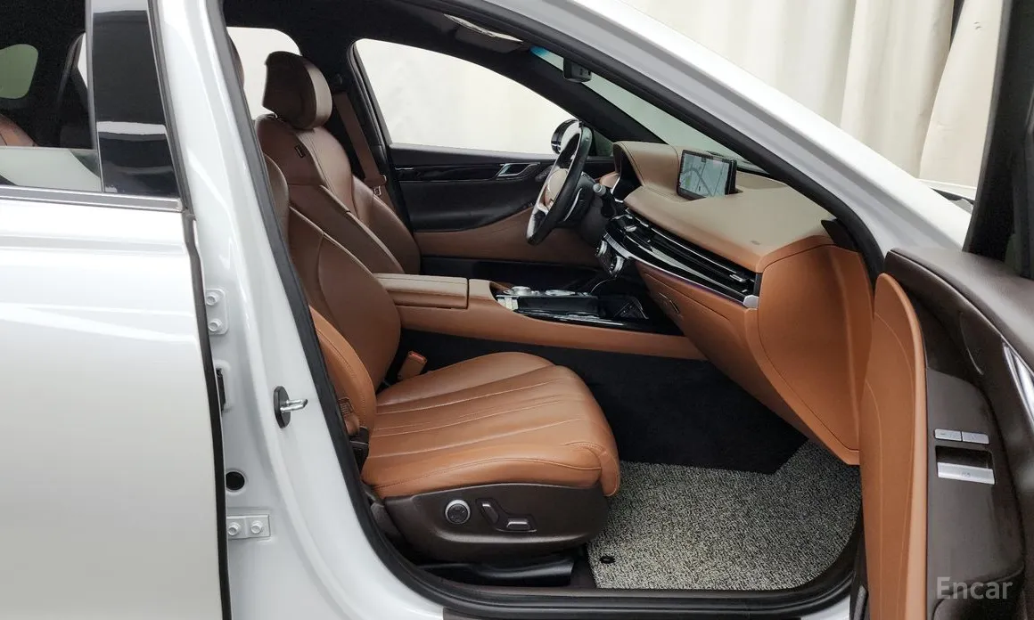 Photo 11 - Genesis G80