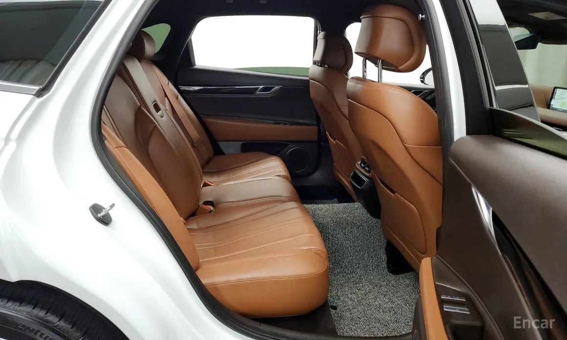 Photo 12 - Genesis G80