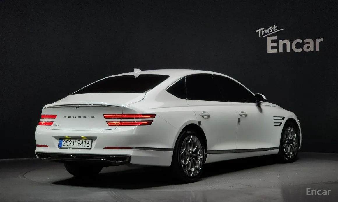 Photo 2 - Genesis G80