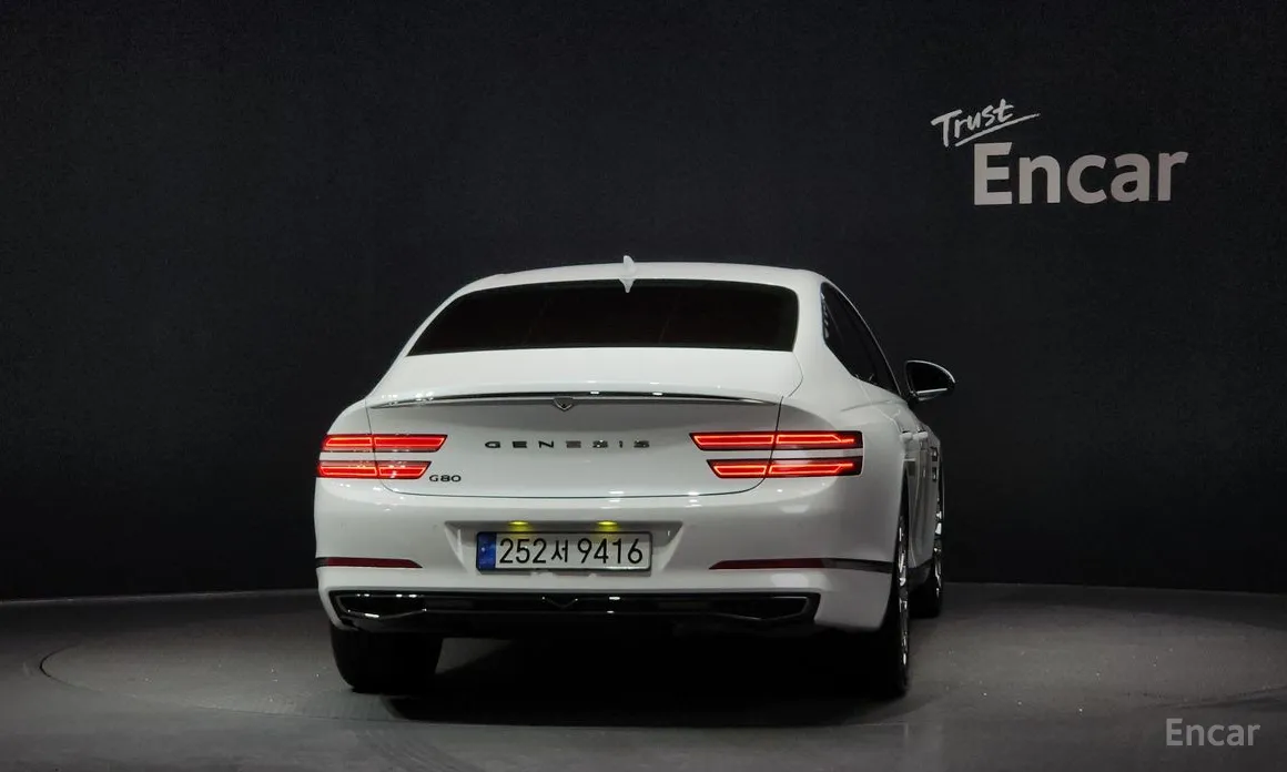 Photo 4 - Genesis G80