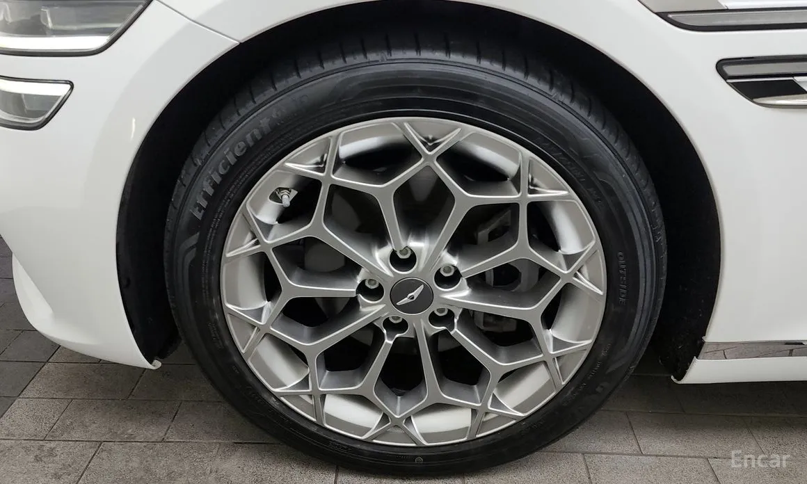 Photo 5 - Genesis G80