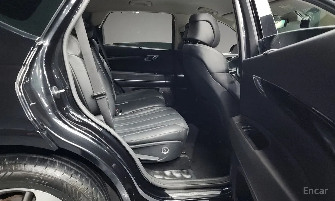 Фото 12 - Genesis GV80