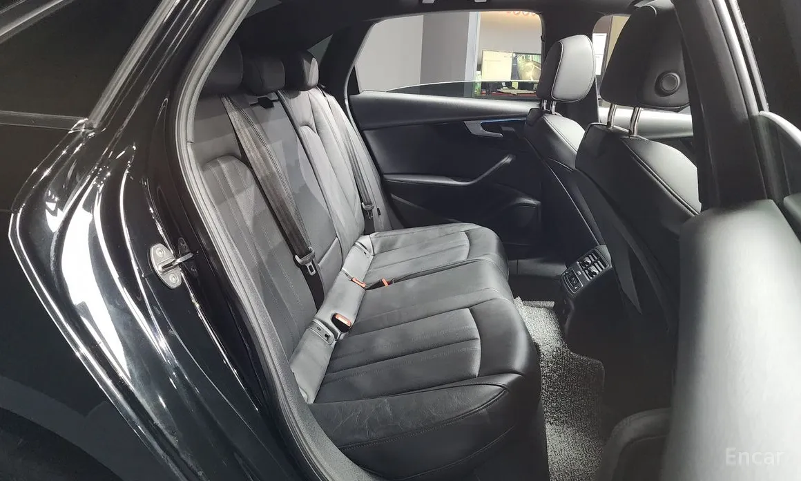 Фото 12 - Audi A4