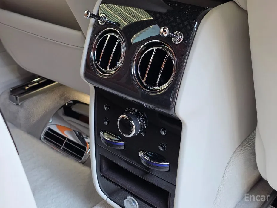 Фото 19 - Rolls-Royce Cullinan