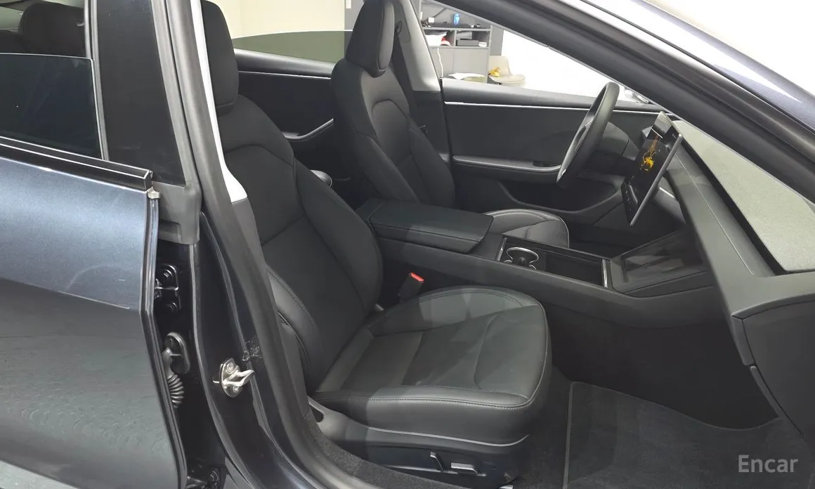 Фото 10 - Tesla Model 3