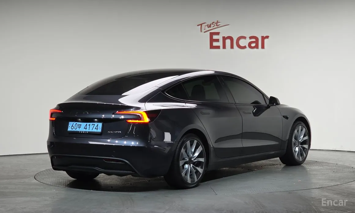 Фото 2 - Tesla Model 3