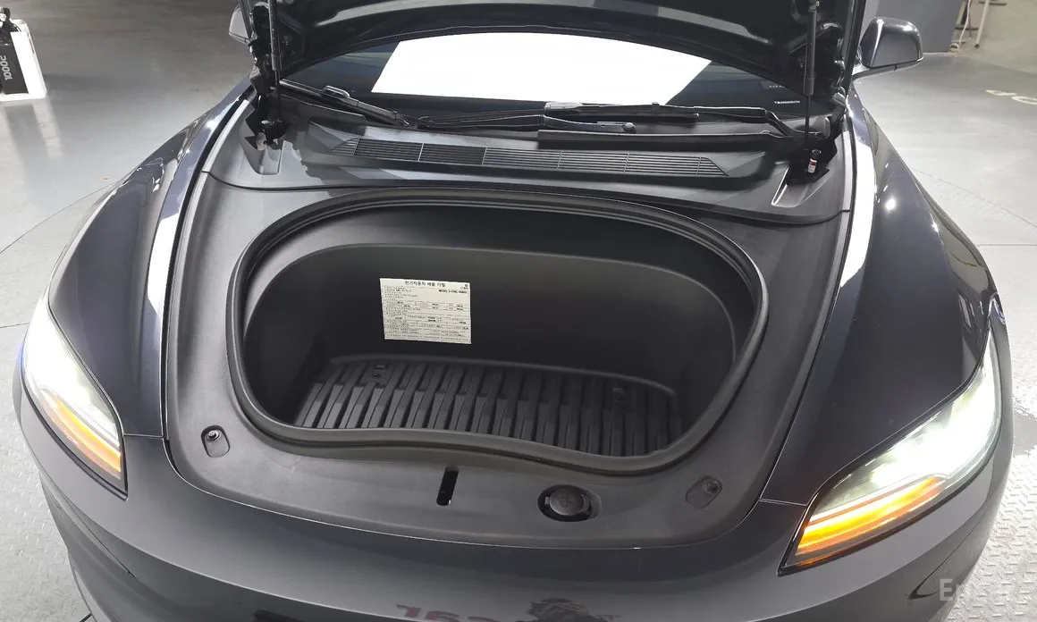 Фото 6 - Tesla Model 3