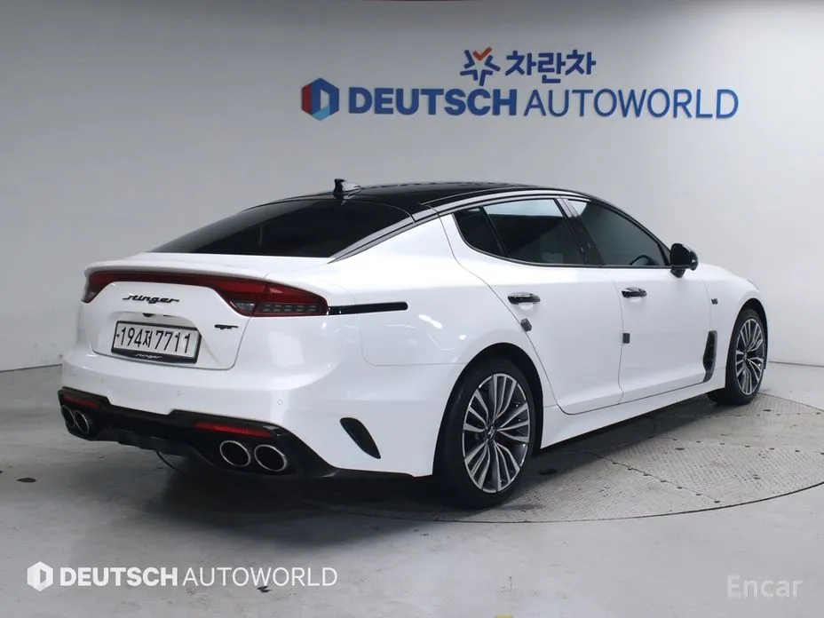 Фото 2 - Kia Stinger