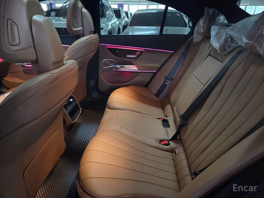 Фото 14 - Mercedes-Benz E-Class