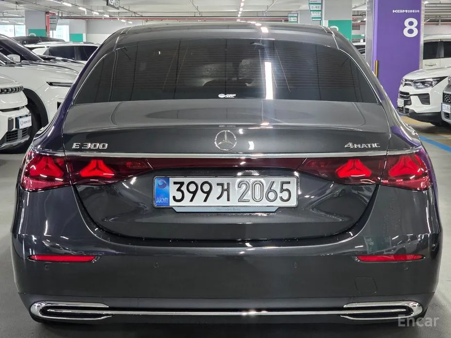 Фото 4 - Mercedes-Benz E-Class