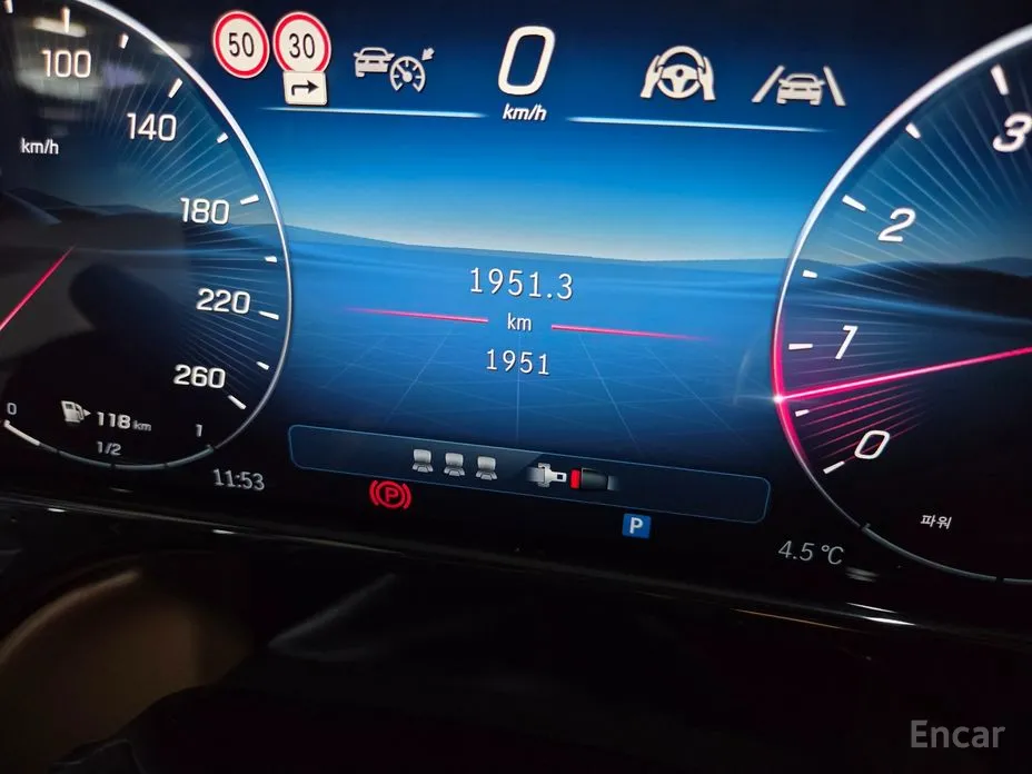 Фото 8 - Mercedes-Benz E-Class