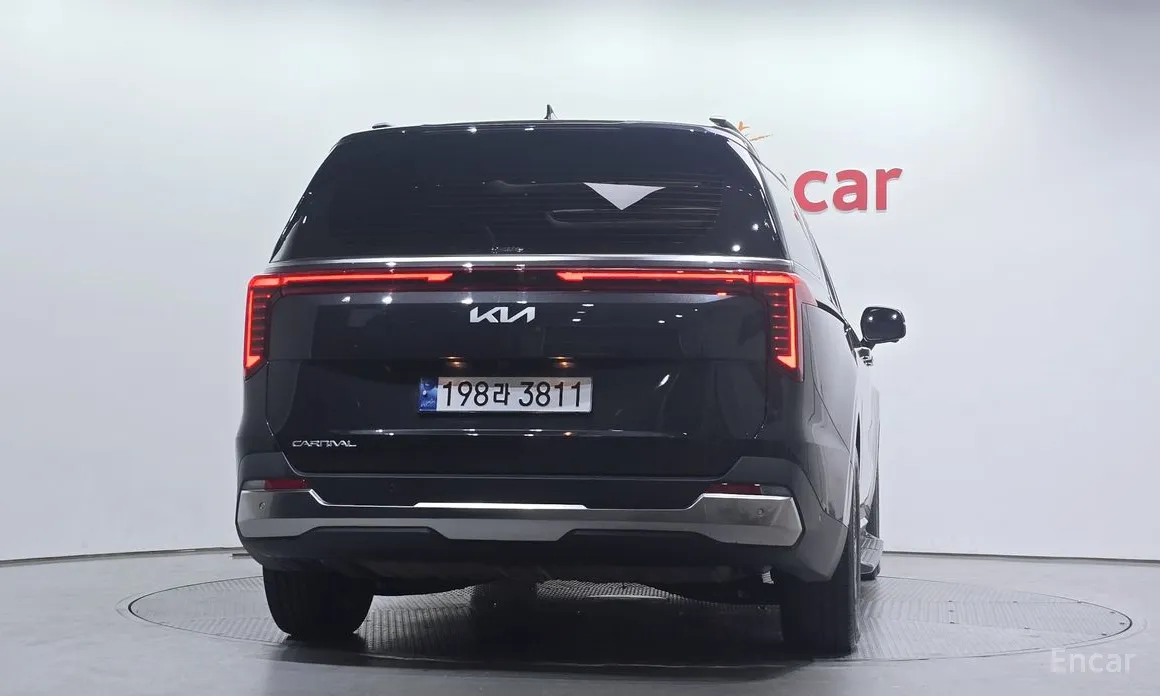 Photo 4 - Kia Carnival