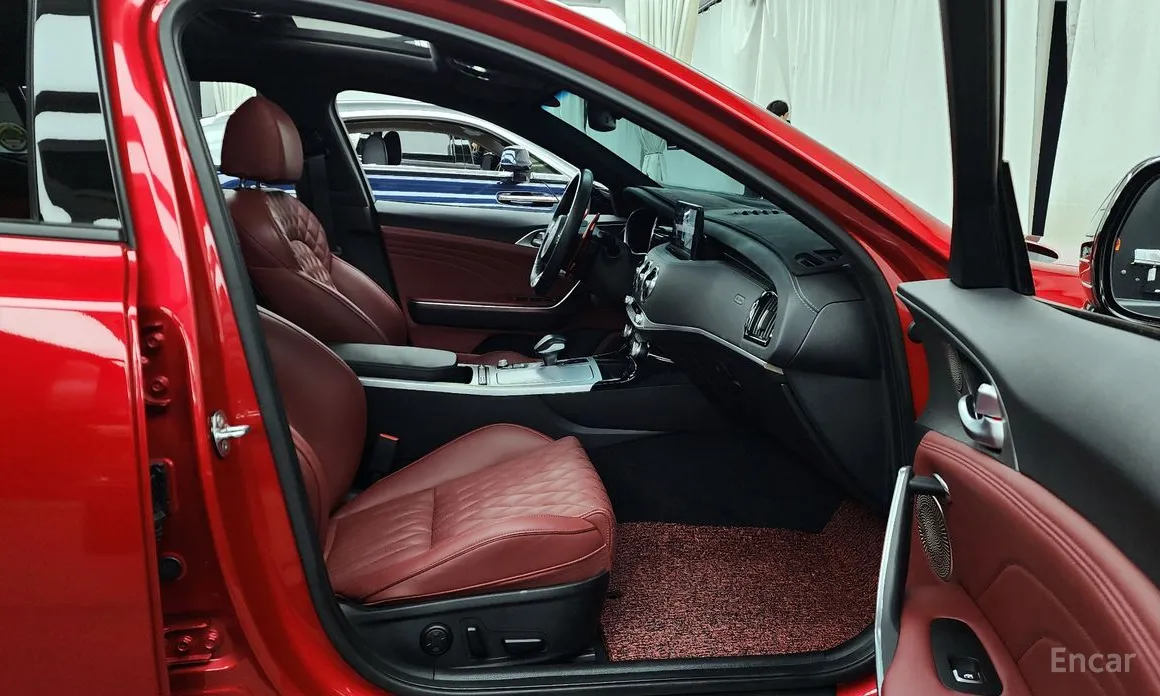 Фото 11 - Kia Stinger