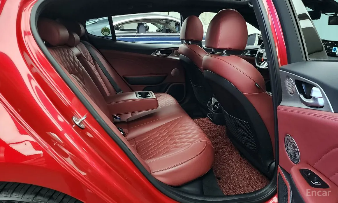 Фото 12 - Kia Stinger