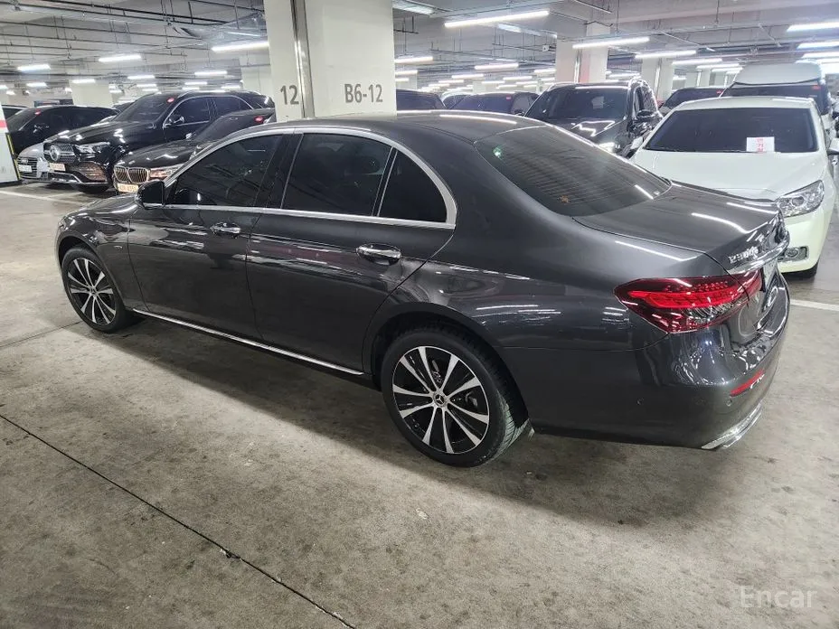 Фото 3 - Mercedes-Benz E-Class