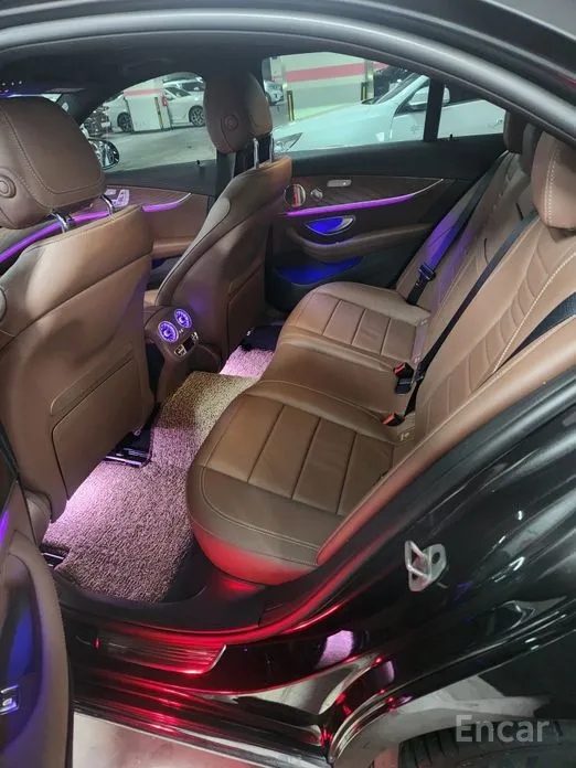 Фото 5 - Mercedes-Benz E-Class