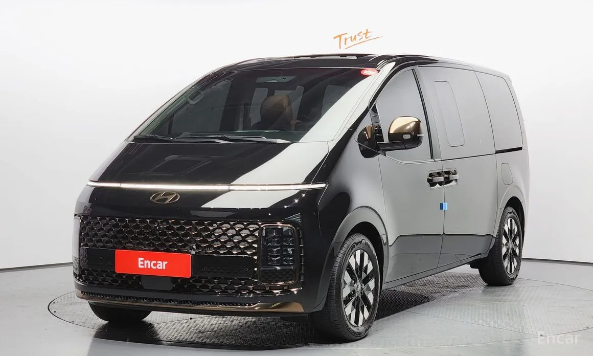 Фото 1 - Hyundai Staria