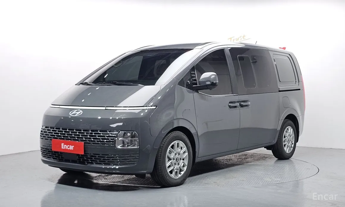 Фото 1 - Hyundai Staria