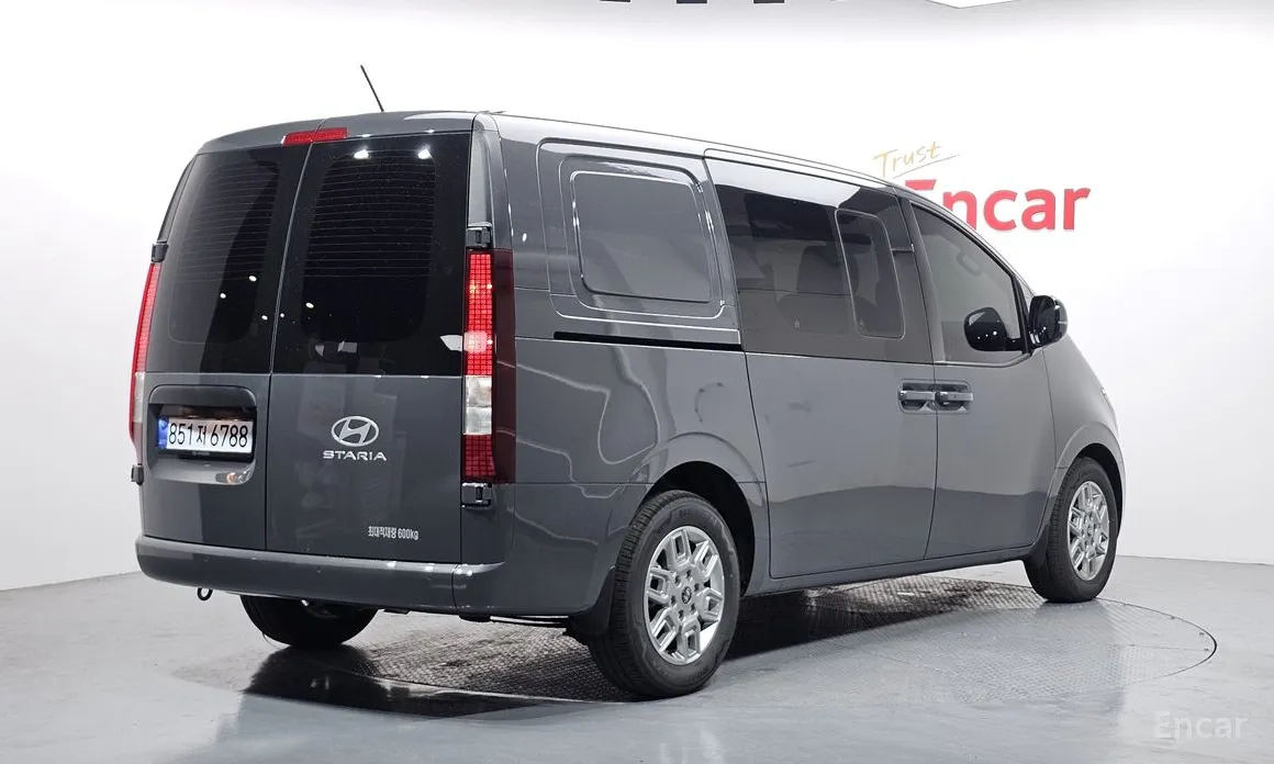 Фото 2 - Hyundai Staria