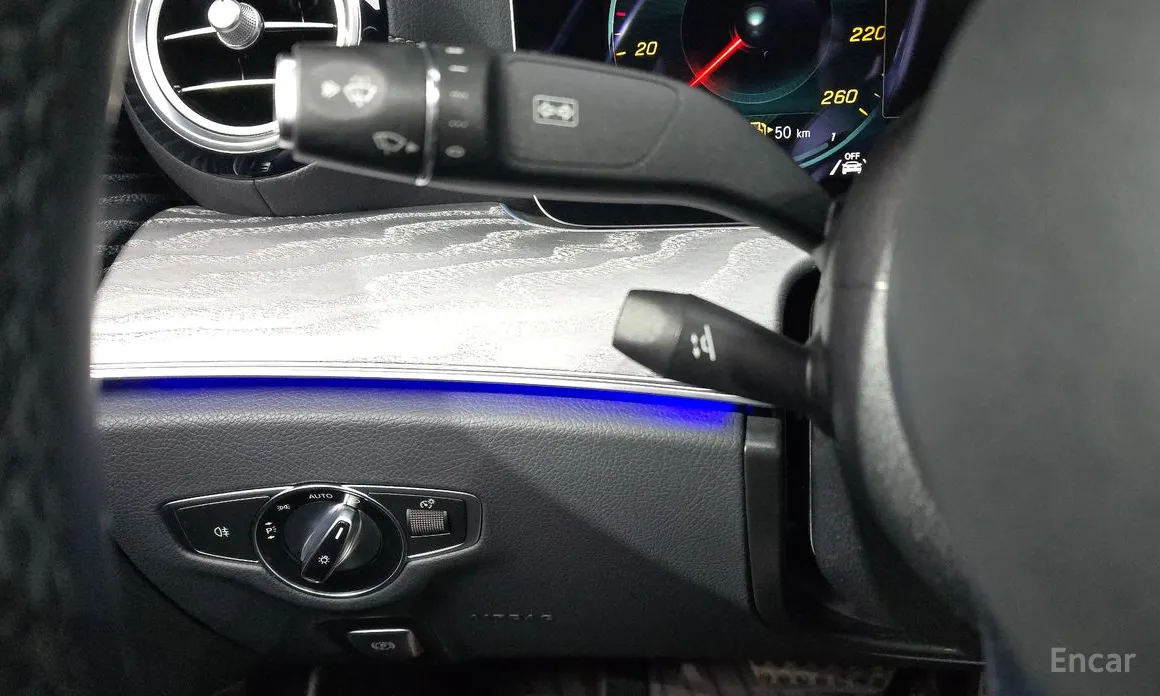 Фото 17 - Mercedes-Benz E-Class