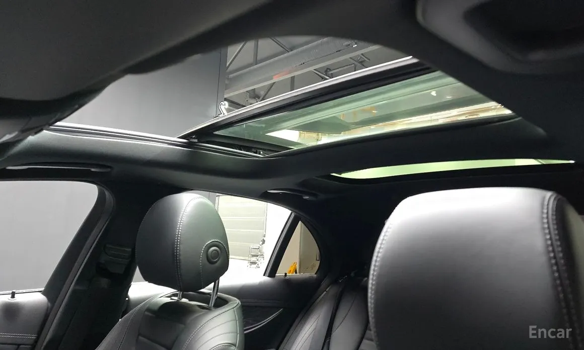 Фото 18 - Mercedes-Benz E-Class