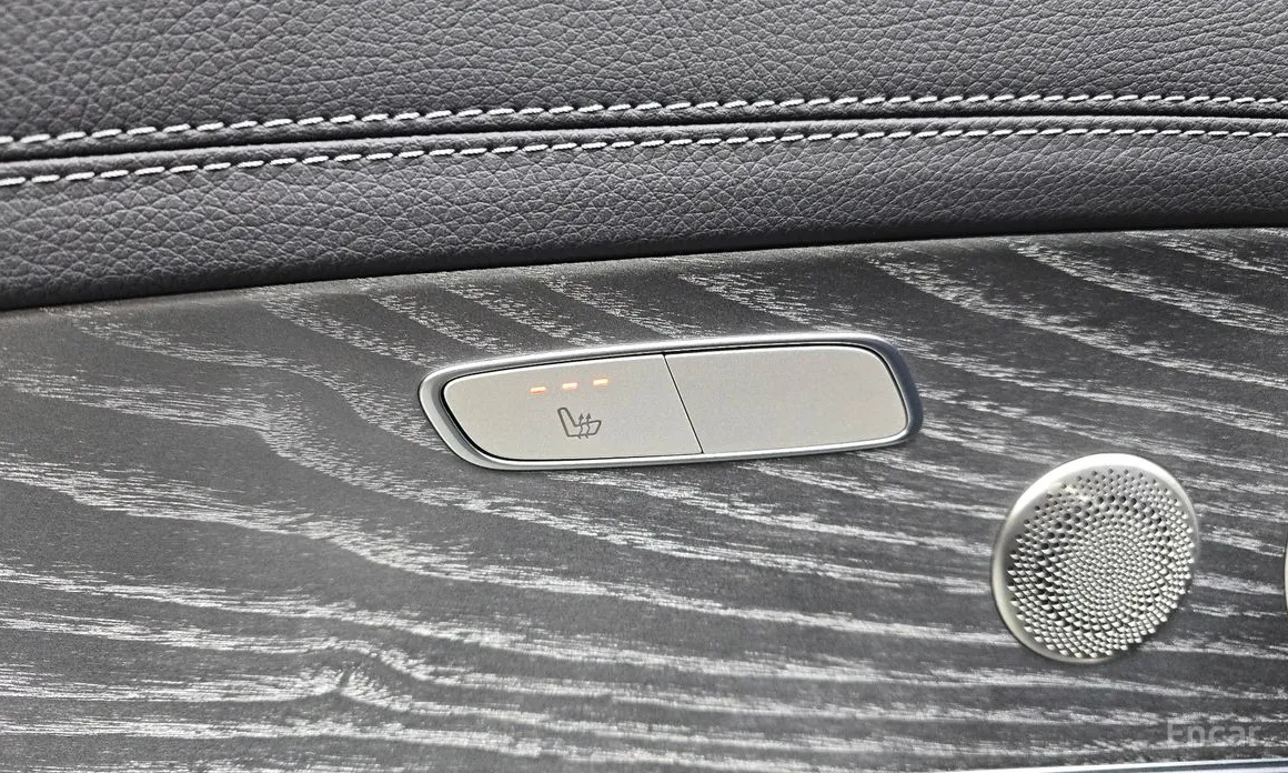 Фото 19 - Mercedes-Benz E-Class