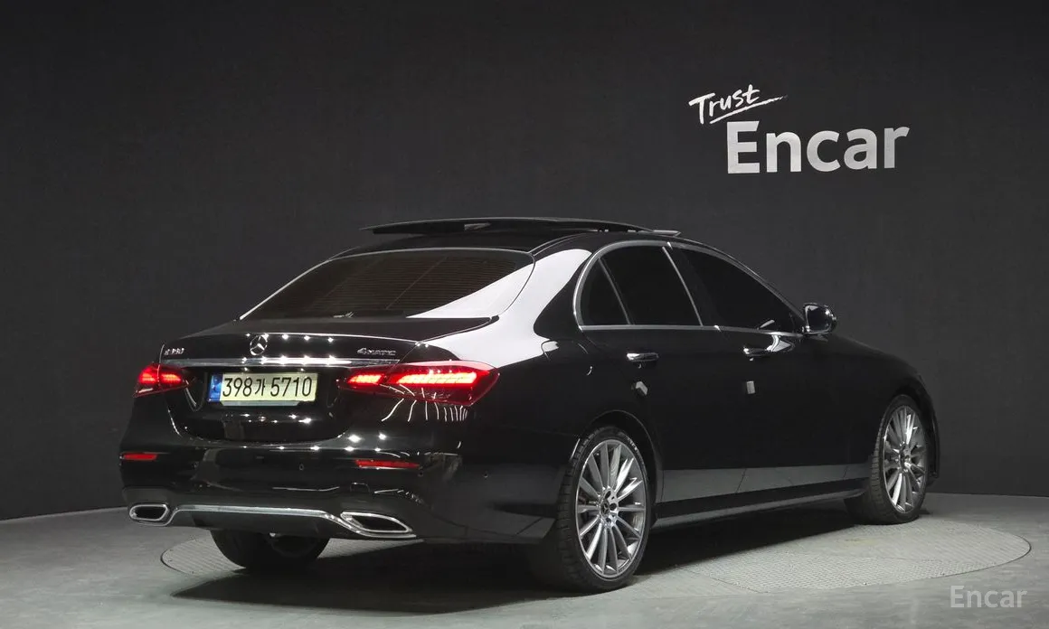 Фото 2 - Mercedes-Benz E-Class