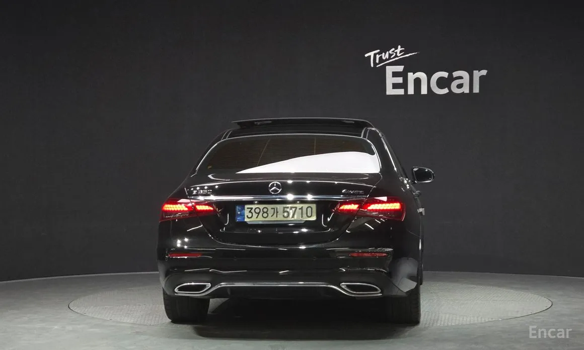 Фото 4 - Mercedes-Benz E-Class