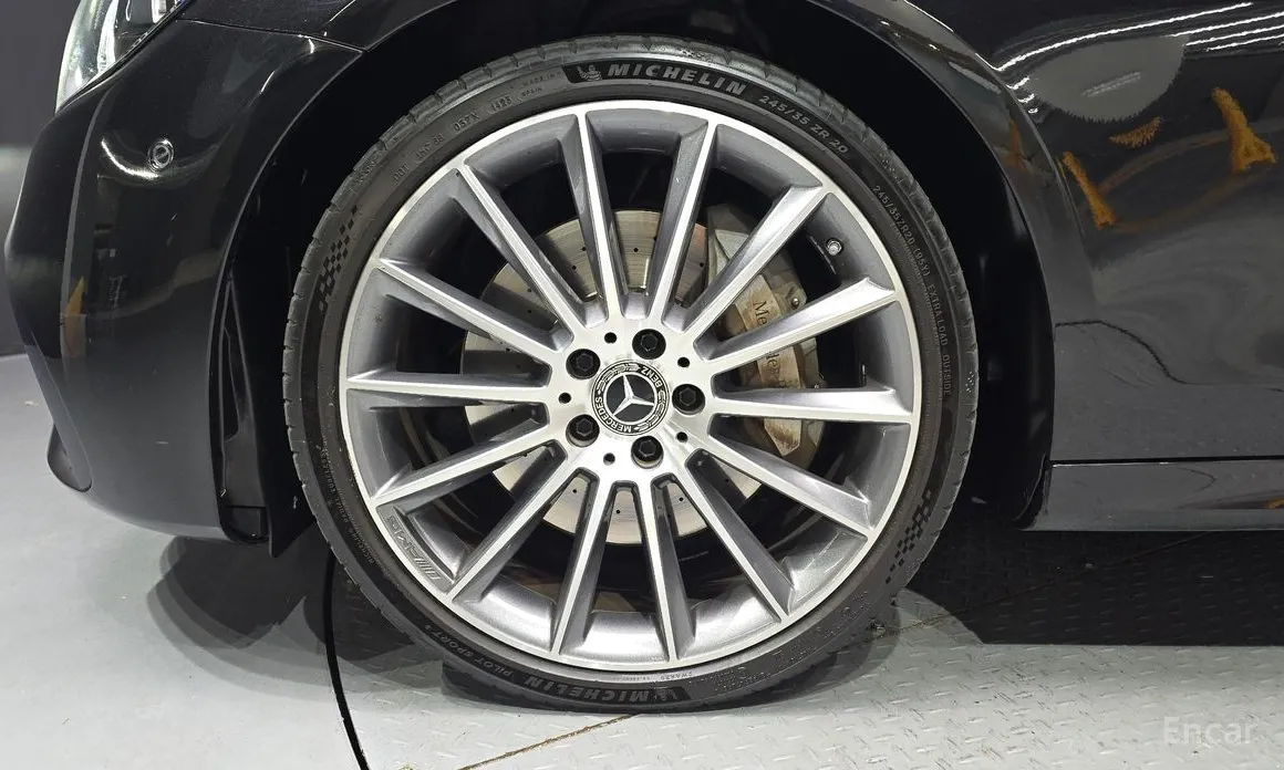 Фото 5 - Mercedes-Benz E-Class