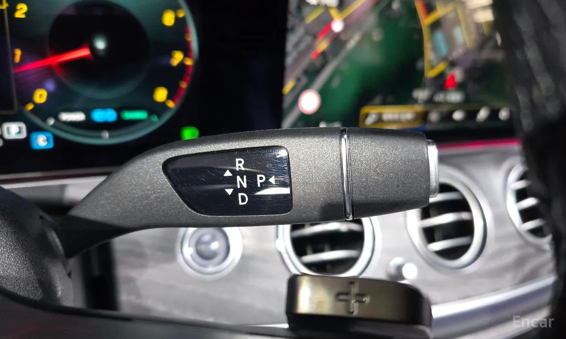 Фото 9 - Mercedes-Benz E-Class