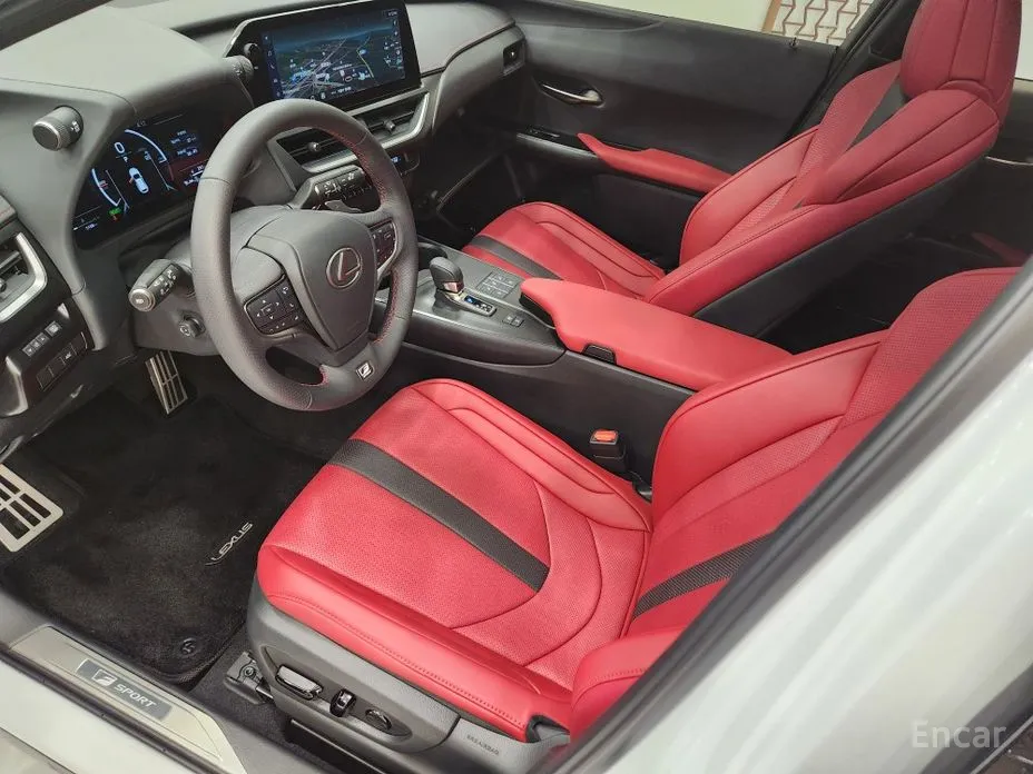 Фото 14 - Lexus UX