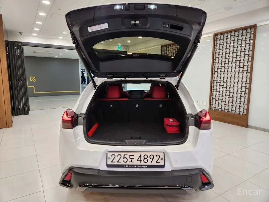 Фото 5 - Lexus UX