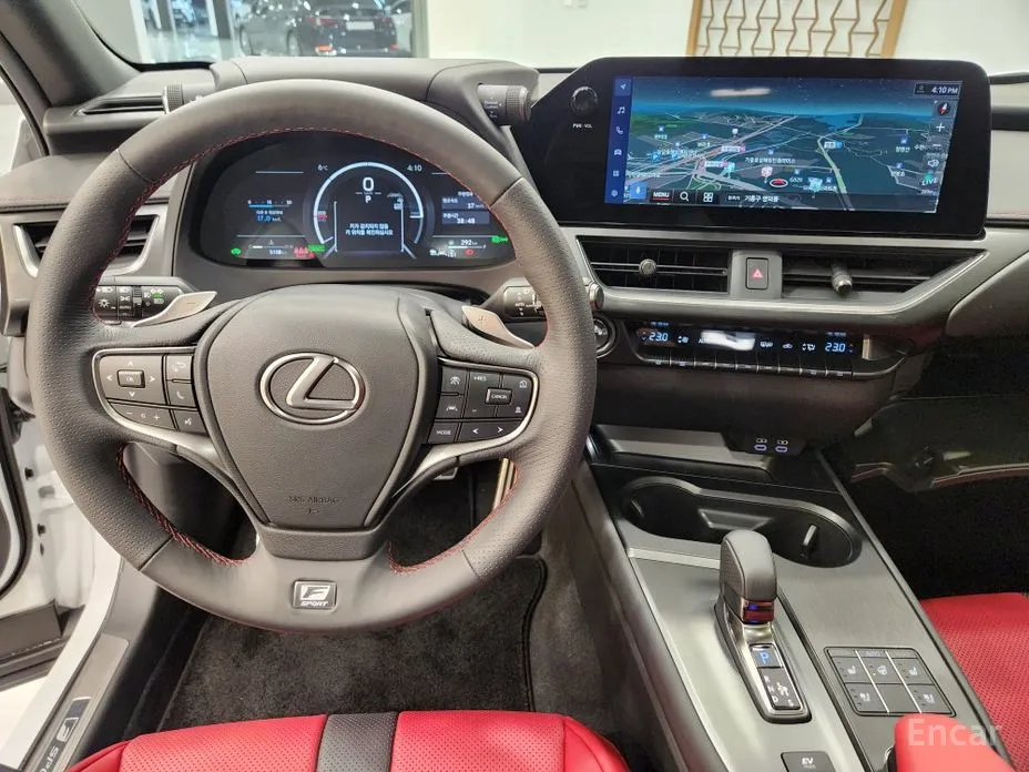 Фото 9 - Lexus UX