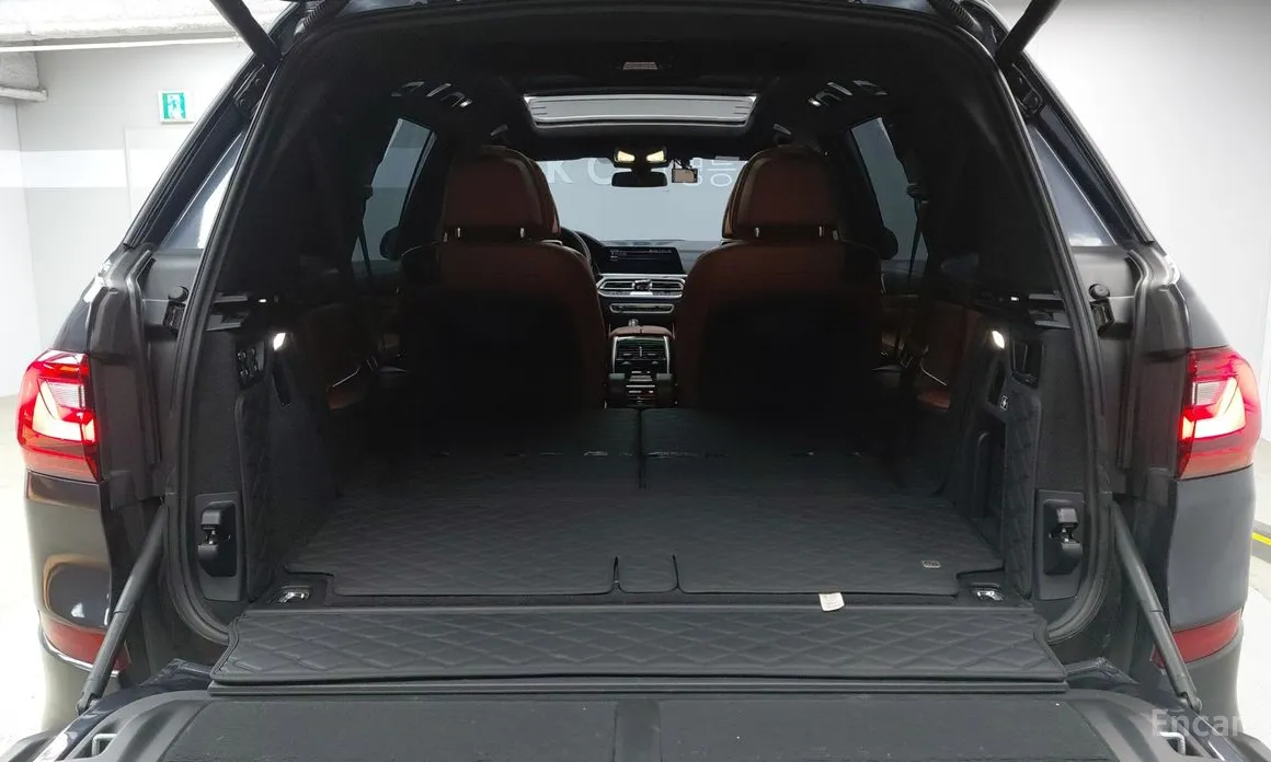 Фото 19 - BMW X7