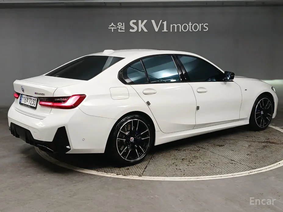 Photo 4 - BMW 3 Series