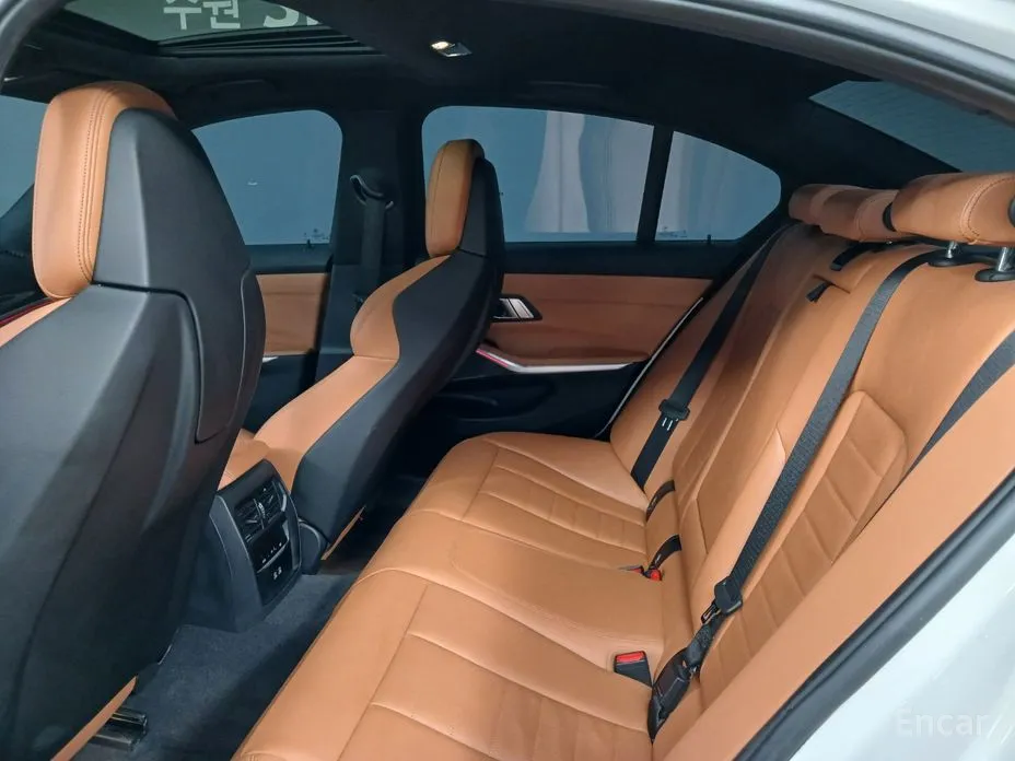 Photo 8 - BMW 3 Series