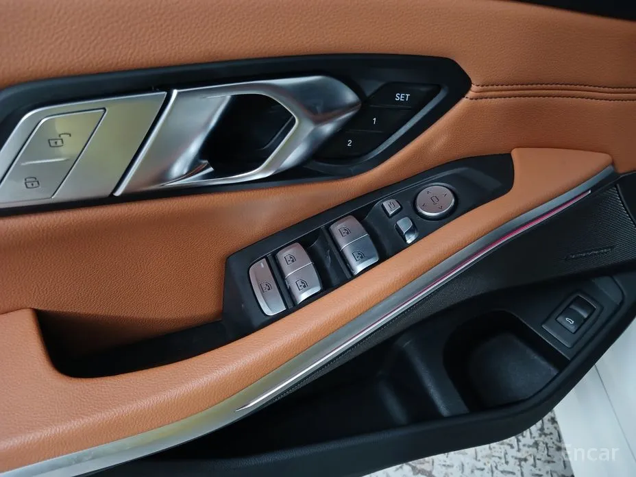 Photo 9 - BMW 3 Series