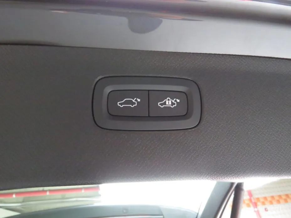 Фото 12 - Volvo XC90