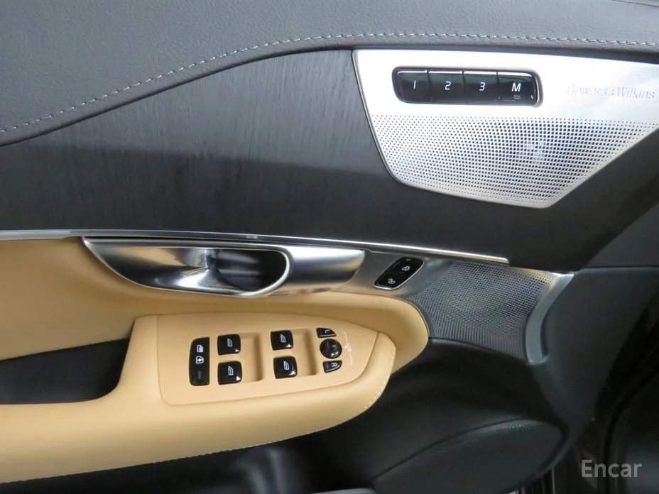 Фото 13 - Volvo XC90