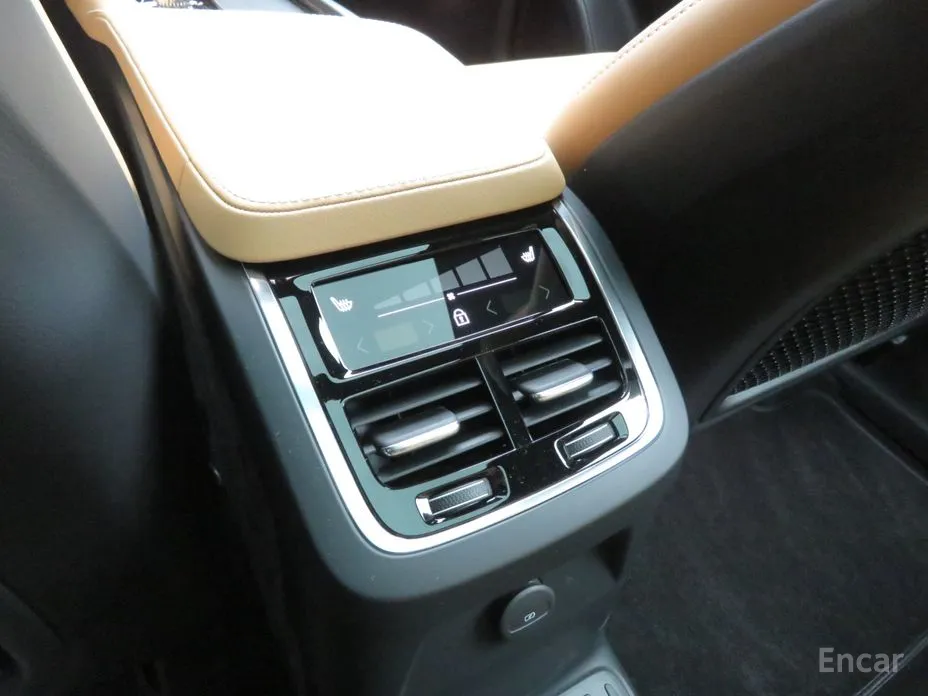 Фото 14 - Volvo XC90