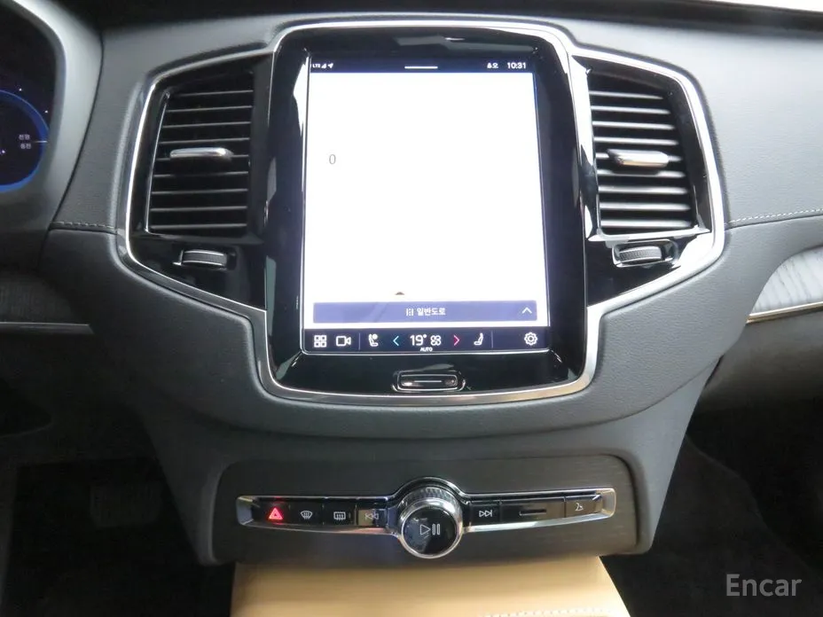 Фото 19 - Volvo XC90