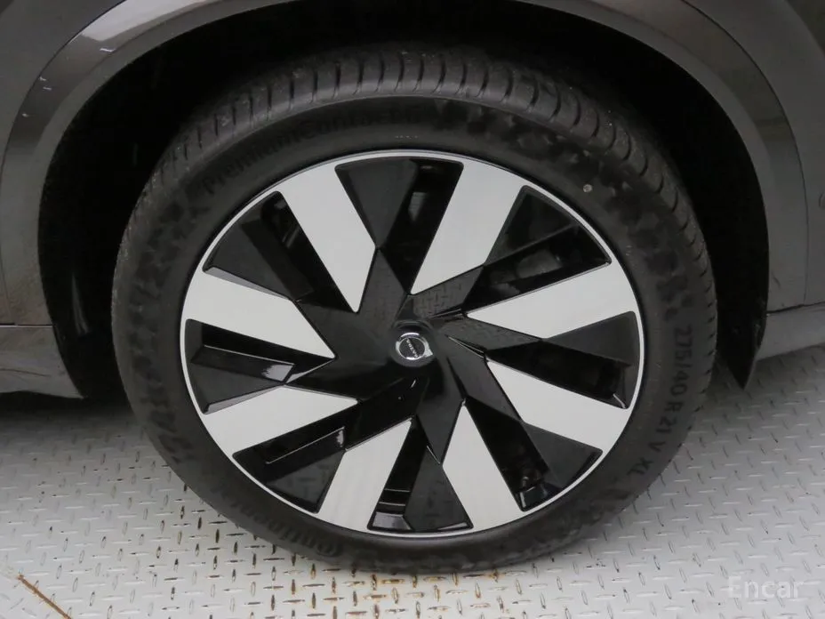 Фото 6 - Volvo XC90