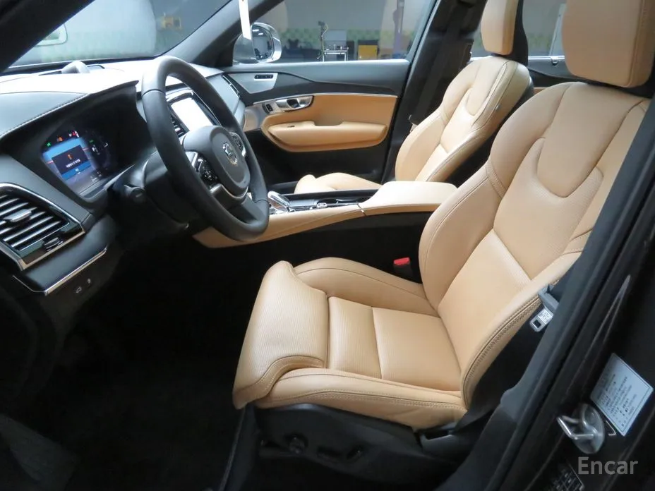 Фото 8 - Volvo XC90