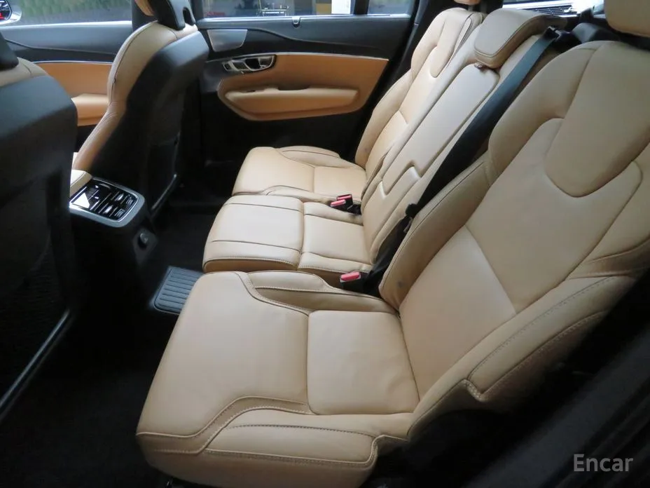 Фото 9 - Volvo XC90