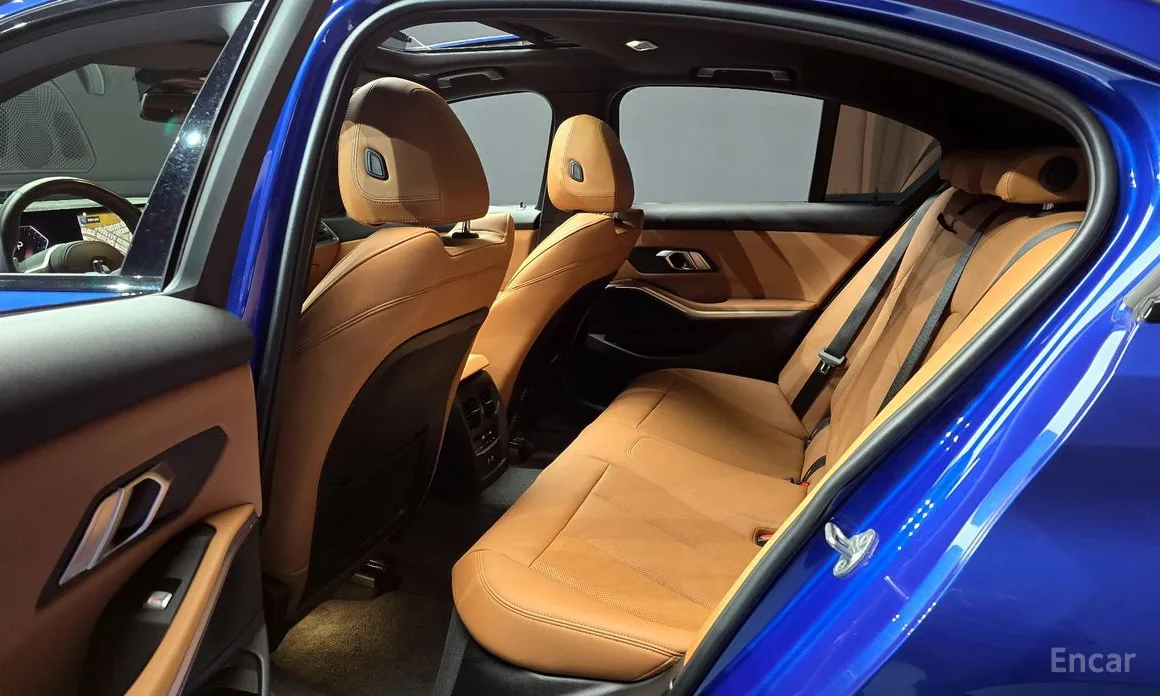 Photo 13 - BMW 3 Series