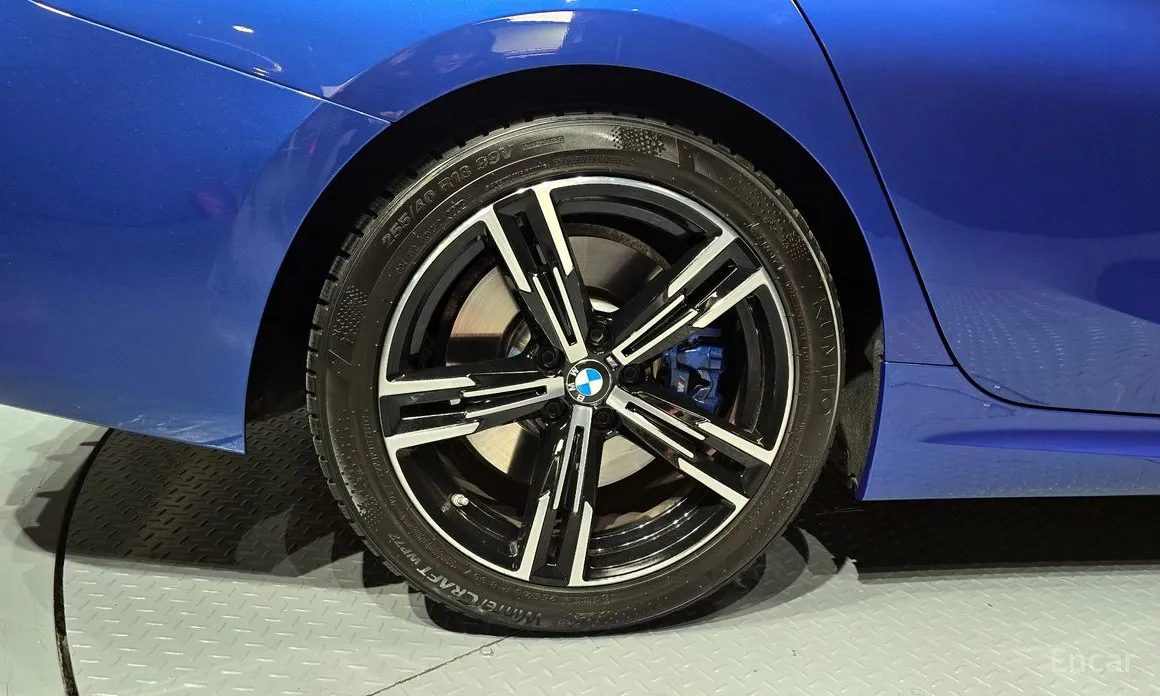 Photo 5 - BMW 3 Series