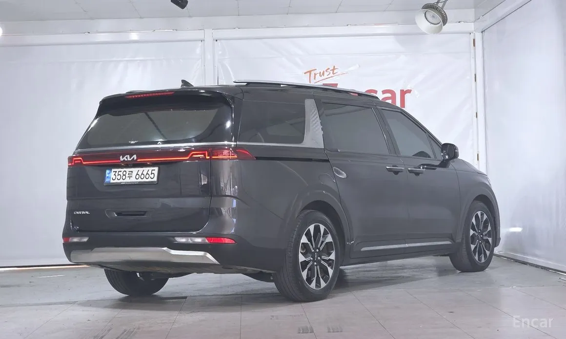 Фото 2 - Kia Carnival